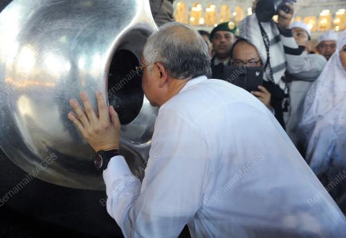 SAU01_16082012_HAJAR_ASWAD