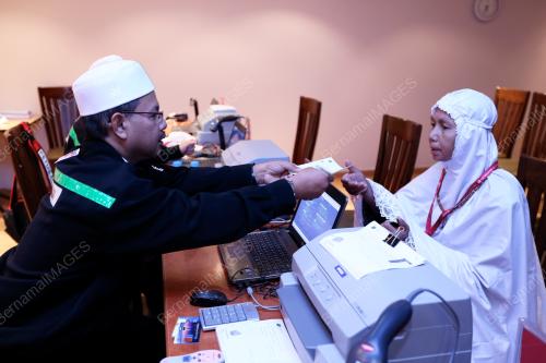 SAU01_18092012_HAJI