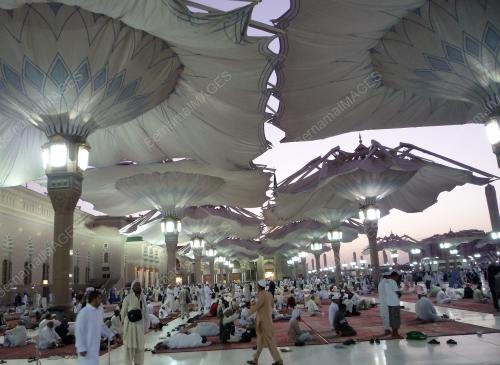 MASJID NABAWI_MADINAH