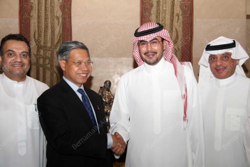 MUSTAPA MOHAMED