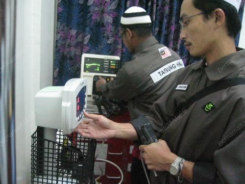 PETUGAS TABUNG HAJI
