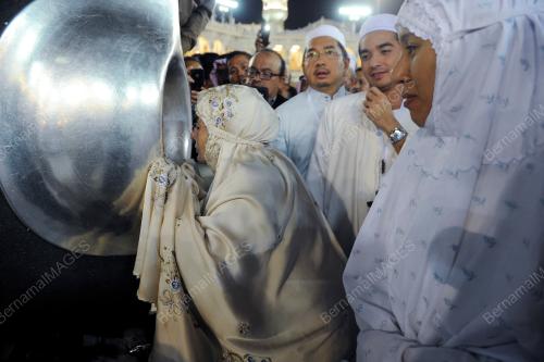 SAU03_16082012_HAJAR_ASWAD