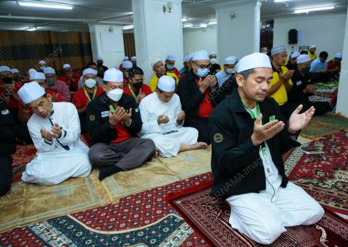 PETUGAS LEMBAGA TABUNG HAJI