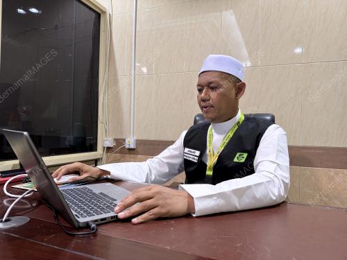 ANUAR AHMAD