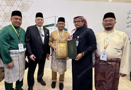 DATUK DR MOHD NA'IM MOKHTAR