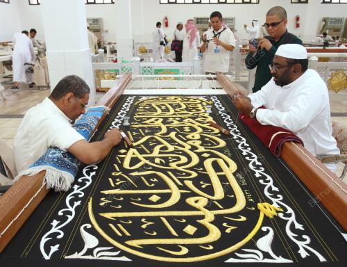 JAHIT KAIN KA'ABAH