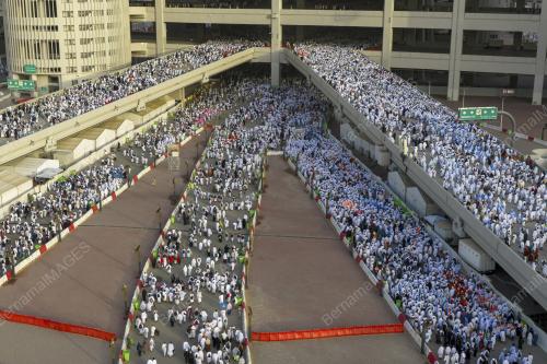 JEMAAH HAJI MENUJU JAMARAT