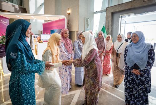 DATUK SERI DR WAN AZIZAH WAN ISMAIL
