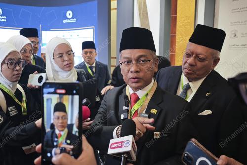 DATUK DR MOHD NA`IM MOKHTAR
