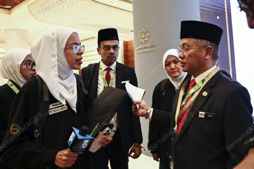 DATUK DR MOHD NA`IM MOKHTAR