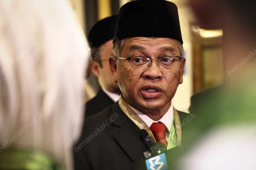 DATUK DR MOHD NA`IM MOKHTAR