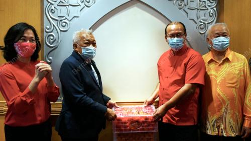 DATUK SERI BONG MOKHTAR RADIN