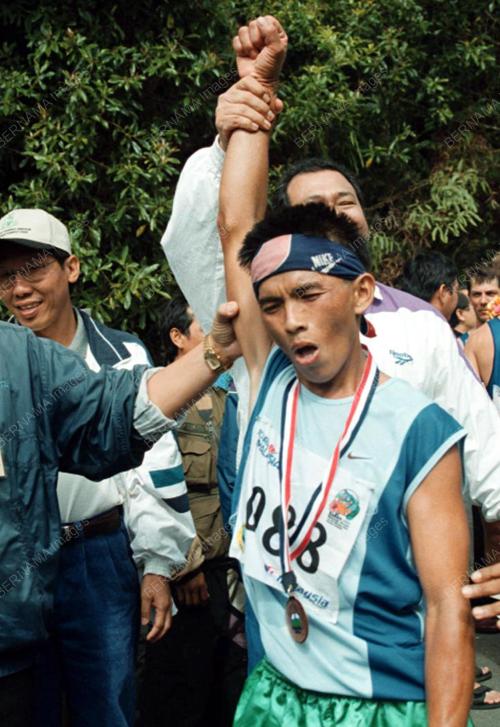 SB01-08_10_2000_JUARA_TEMPATAN_08102000