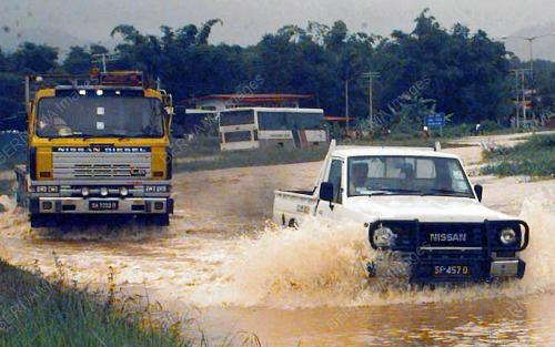 BANJIR MENGGATAL