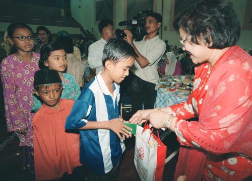 SB01-20_01_2001_RAFIDAH_AZIZ_18012016