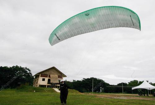 PARAGLIDING