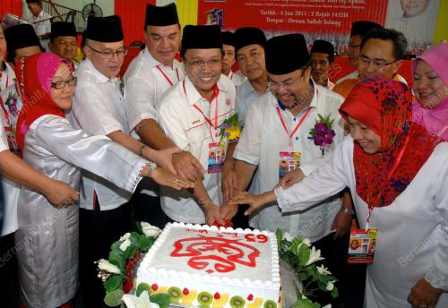 MOHD. SHAFIE APDAL