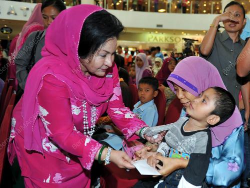 DATIN SERI ROSMAH MANSOR