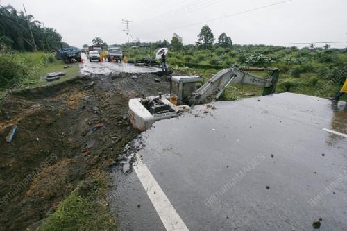 JALAN RUNTUH