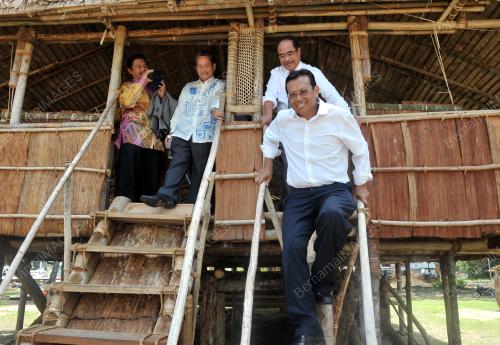 SB01_05092013_RUMAH_MURUT