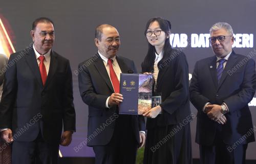 DT HAJIJI NOOR ANUGERAH BIASISWA NEGERI SABAH