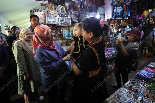 TUNKU AZIZAH AMINAH MAIMUNAH ISKANDARIAH