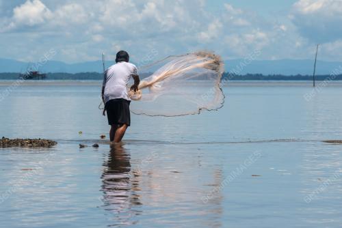 MENJALA IKAN