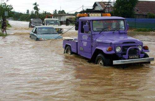 BANJIR MENGGATAL