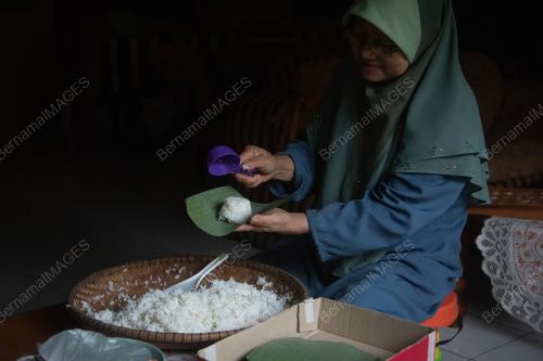 KUIH TRADISI TAPAI
