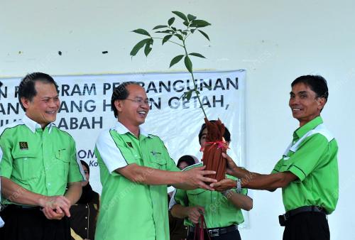 DATUK MADIUS TANGAU