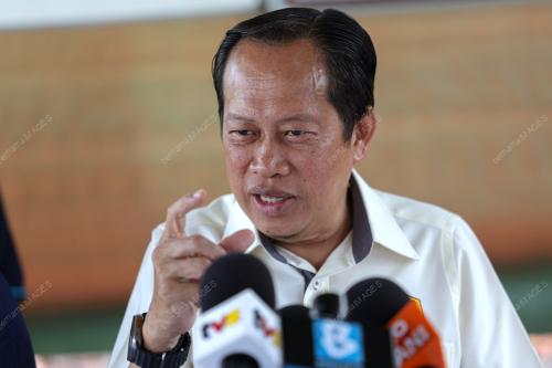 DATUK SERI DR AHMAD MASLAN
