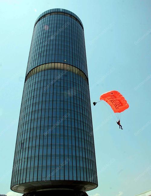 PENERJUNAN ANTARABANGSA MENARA KL