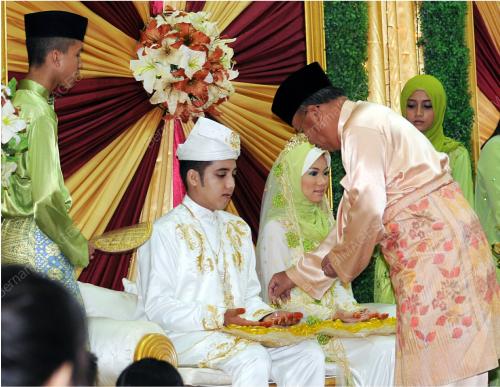 TUN AHMADSHAH ABDULLAH