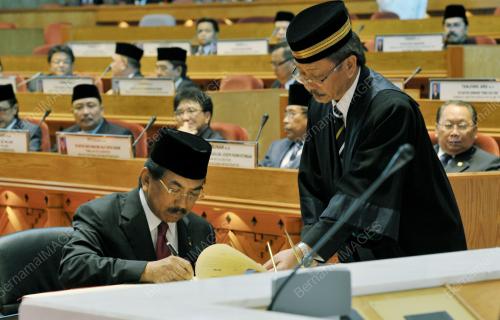SB01_13062013_ANGKAT_SUMPAH