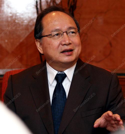 TAN SRI BERNARD DOMPOK