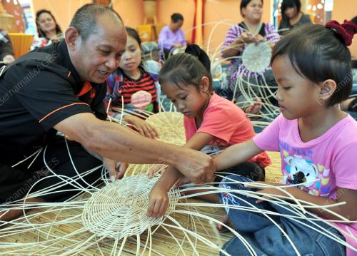SB01_14042012_WARISAN_KRAF