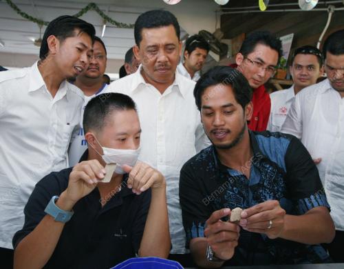 KHAIRY JAMALUDDIN