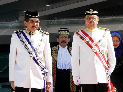 TUN AHMADSHAH ABDULLAH