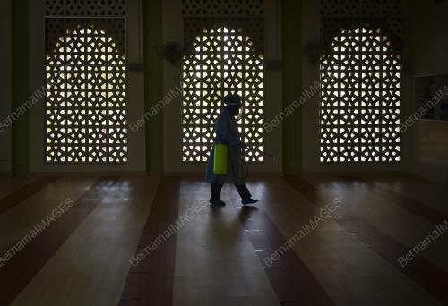 SANITASI MASJID JUMAAT