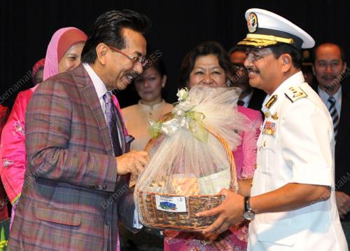 SUMBANGAN KUIH RAYA PASUKAN KESELAMATAN