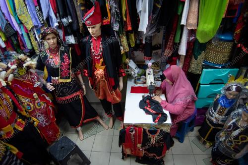 BUSANA TRADISIONAL