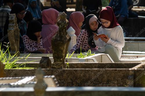 ZIARAH PUSARA MENJELANG AIDILFITRI