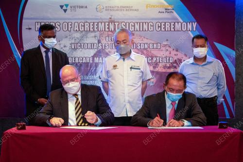 DATUK SERI DR WEE KA SIONG