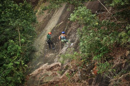 ABSEILING SEBAGAI SUKAN PELANCONGAN