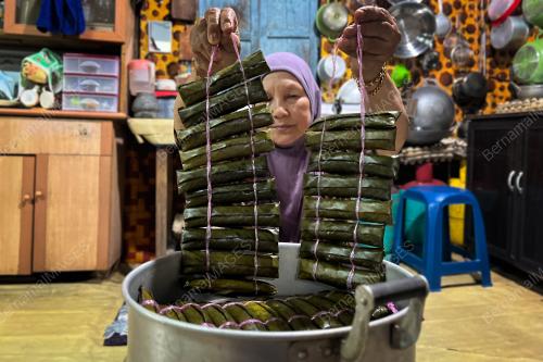 KUIH KELUPIS TRADISIONAL