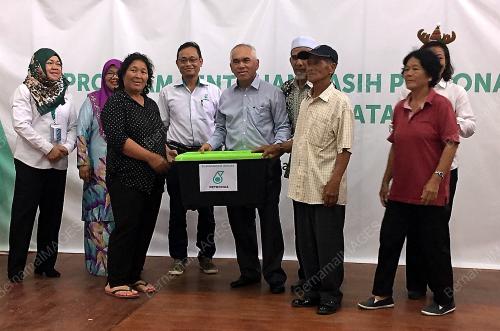 SB01_21122018_PETRONAS_BRINGS_CHRISTMAS