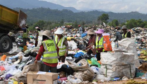 TAPAK PELUPUSAN SAMPAH KAYU MADANG