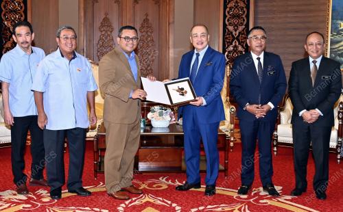DATUK SERI HAJIJI NOOR