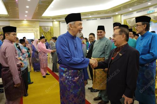 YANG DI PERTUA NEGERI SABAH TUN JUHAR MAHIRUDDIN.