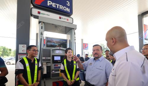 DATUK SERI AMIR HAMZAH AZIZAN